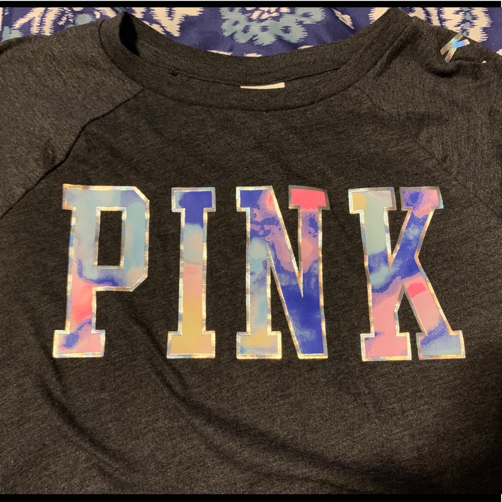 VS Pink graphic tee